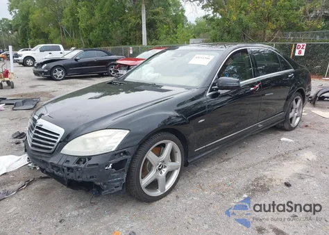 2012 Mercedes-Benz S 550 z USA, uszkodzony, nr VIN WDDNG7DB8CA440302